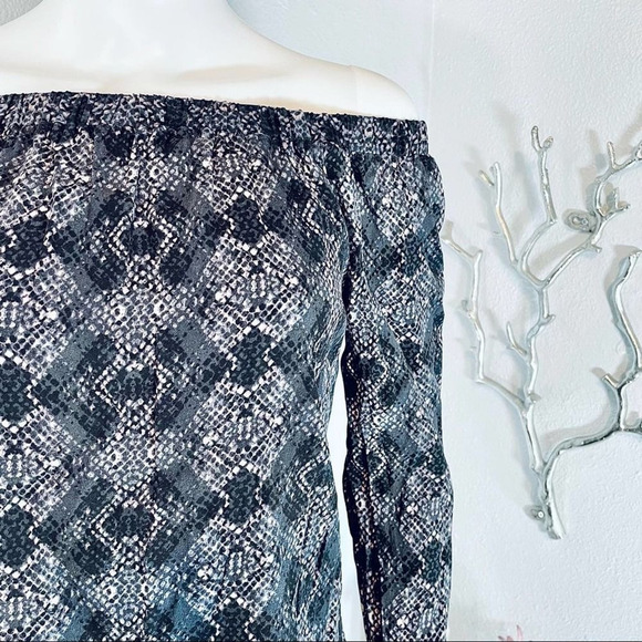 Michael Stars Off the Shoulder Long Sleeve Blouse - Picture 2 of 8